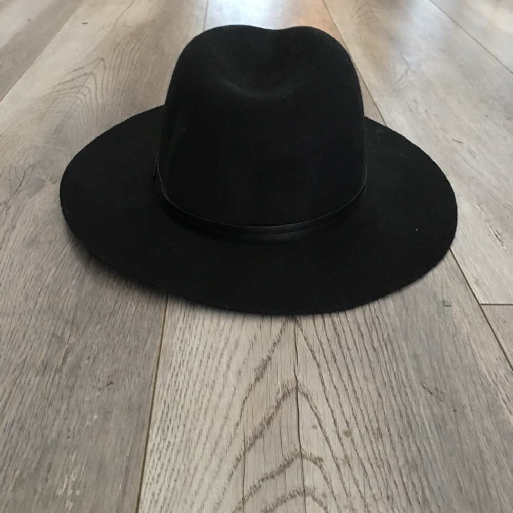Black cowboy hat
